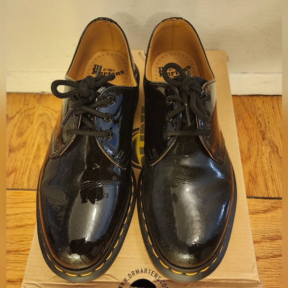 COPY - Preloved Patent Leather Dr. Martens - Picture 2 of 9